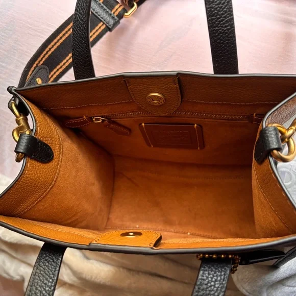 Coach Field Tote 22 - Picture 3 of 4